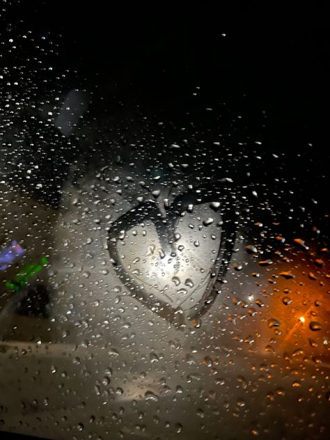 #rain #heart #night #aesthetic #blackandwhite #white #latenightvibes #cars #window #weather Rain Window, Blue Aesthetic Dark, Rain Painting, Night Rain, Late Night Drives, Phone Wallpaper Images, Night Driving, Rain Photography, Photo Heart