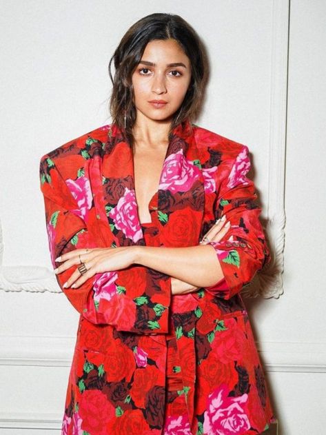 alia bhatt, alia bhatt birthday, alia bhatt expensive things, alia bhatt net worth, alia bhatt latest pics, bollywood actress, alia, bollywood bubble, Baby Coming Soon, Alia Bhatt Photoshoot, Hospital Bed, Amitabh Bachchan, Name Change, Baby Coming, Alia Bhatt, A Storm, Gal Gadot