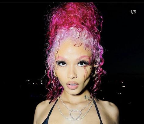 Pink Curly Hair Black Women, Curly Colored Hair Aesthetic, Hot Pink Curly Hair, Peekaboo Hair Color Curly, Dyed Hair Curly, Pink Hair Grunge, Pink Hair Curly, Dyed Curly Hair Ideas, Pink Hair Black Women