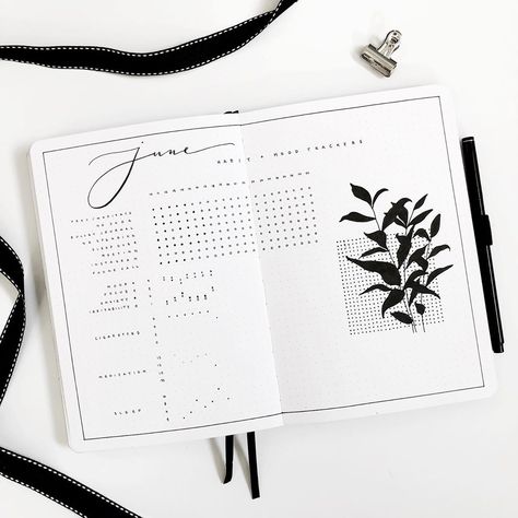 June Habit Tracker, Bullet Journal Titles, Bullet Journal Minimalist, Bullet Art, Simple Notebook, Bullet Journal Tracker, Bullet Journal Aesthetic, Journal Books, Bujo Ideas