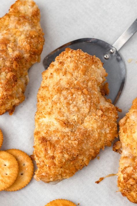 Ritz Cracker Chicken Ritz Breaded Chicken, Red Roasted Potatoes, Chicken Receipt, Chicken Breast Recipes Dinners, Ritz Chicken, Cheesy Corn Casserole, Poppy Seed Chicken Casserole, Baked Breaded Chicken, Ritz Cracker Chicken