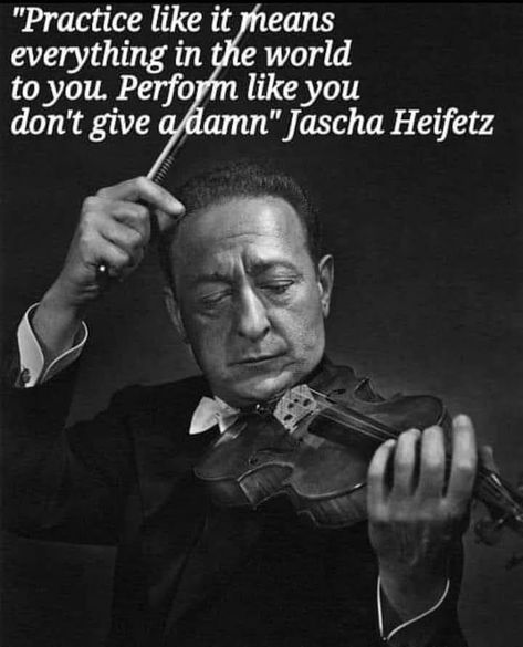 Jascha Heifetz, Yousuf Karsh, Classical Music Composers, Classical Musicians, Learn To Play Guitar, The Violin, Humphrey Bogart, Music Composers, Friedrich Nietzsche