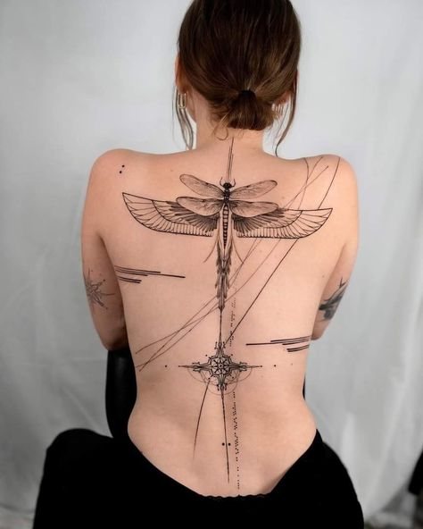 Hip To Spine Tattoo, Geometric Back Tattoo Female, Illustrative Back Tattoo, Symetric Tattoo Back, Tattoo Ribs Woman, Large Feminine Back Tattoo, Diagonal Back Tattoo, Red And Black Back Tattoo, Back Tattoo Geometric