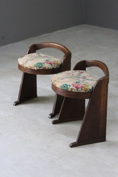 These are a pair of early 20th Century vintage oak stools with upholstered drop in seat pad. Wooden Stool Designs, Wood Chair Design, Wooden Sofa Set Designs, Kursi Bar, Wooden Sofa Designs, Set Sofa, Wooden Sofa Set, Wooden Chairs, Furniture Design Wooden