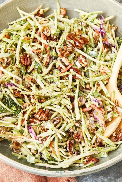 Broccoli Slaw Recipes, Summer Side Dishes Recipes, Easy Baked Beans, Slaw Recipe, Broccoli Slaw, Vegetarian Cabbage, Cole Slaw, Slaw Recipes, Beach Meals