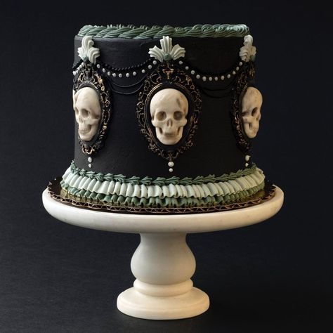 Gothic Birthday Cakes, Happy Skull, Birth Cakes, Vanilla Bean Cake, Gothic Cake, Miss Cake, Easy Zentangle, Vanilla Bean Cakes, Bean Cake