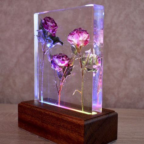 Diy Resin Lamp, Wood And Flowers, Dark Red Flowers, Seni Resin, Sapele Wood, Unique Night Lights, Eco Decor, Wood And Resin, Transparent Resin