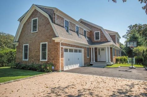 Interesting home with a combo gambrel and gable roof over the garage. The gable sits atop the gambrel. Gambrel House, Gable Roof Design, Dutch Colonial Homes, Gambrel Barn, Gambrel Style, Normal House, Mansard Roof, Gambrel Roof, Roof Styles