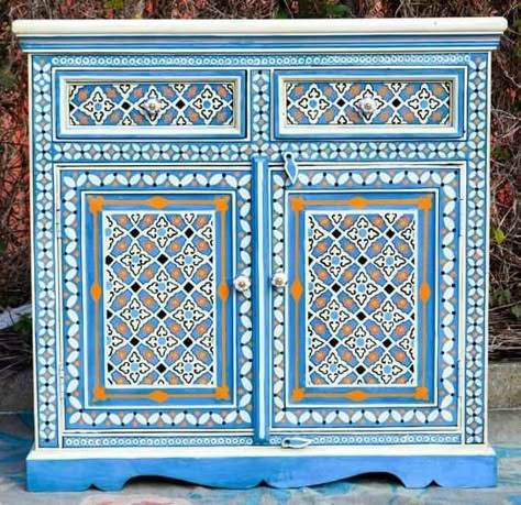 Indian Furniture Living Rooms, Amazing Beds, Moroccan Decor Bedroom, Cabinet Buffet, Beautiful Character, Painted Cupboards, Painted Sideboard, Inlay Furniture, Wall Murals Painted