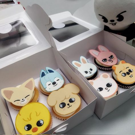 Skz Cake, Bts Cake, Kids Zoo, Kid Desserts, Kawaii Cooking, Skate Party, Stay Kids, Cookies For Kids, Cute Birthday Cakes