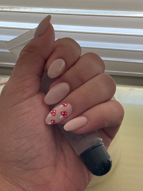 Minimalistic Nails Design Aesthetic, Cute Hippie Nails, Nail Ideas Mushroom, Nail Design Mushroom, Short Nail Designs Mushroom, Hippie Nails Simple, Short Nail Mushroom Designs, Mushrooms Nails, Cottage Core Nails