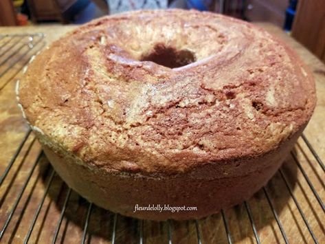 Spice Pound Cake, Autumn Cake, Southern Cake, Fresh Apple Cake, Spice Cake Recipes, Pumpkin Spice Cake, Food Contest, Buy Cake, Fall Cakes