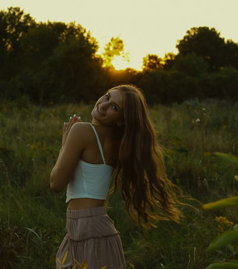 the last light of summer ✨ loved doing these senior photos so much! #authenticlovemag #unscriptedposingapp #dirtybootsandmessyhair #belovedstories #theromanticsclub #cinegrams #sarahimagazine #seniorphotos #michiganseniorphotographer #michigan #seniorinspo #777luckyfish #senioryearmagazine #cinematicphotographer #documentarystyle #visualpoetry keywords - golden hour, sunset, senior inspo, senior, senior pictures, senior photos, white dress, outfit inspo, summer, running, laughing, dancing... 70s Style Senior Pictures, Senior Pictures Hippy, Senior Photos River, Hippie Senior Pictures, Senior Pictures Unique, Senior Board, Cute Senior Pictures, Golden Hour Sunset, Unique Senior Pictures