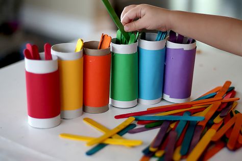 Color sorting popsicle sticks. The materials for this one is super easy. Toilet paper rolls, cardstock/construction paper, and colored popsicle sticks! Hot glue paper to toilet paper rolls and glue the tubes together (I glued two sets of three together so they would still fit in a gallon ziplock bag), and that's it! Toilet Paper Roll Color Sorting, Popsicle Stick Color Sorting, Diy Spaceship, Color Sorting For Toddlers, Learning Colors Activities, Bear Activities, Toddler Sensory Bins, Color Sorting Activities, Homeschool Activity