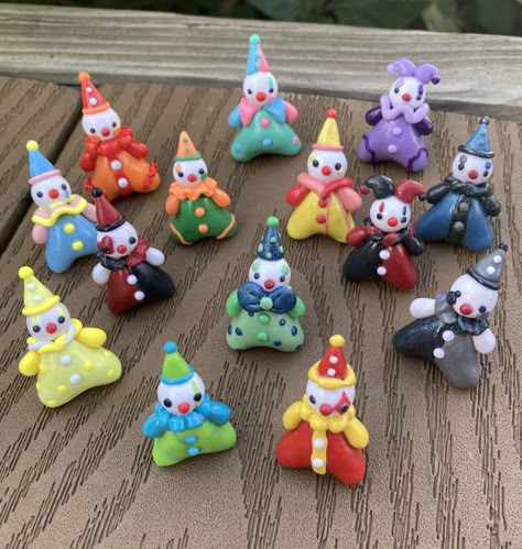 Clown Stuff, Clay Clown, Clay Clown Face, Cute Clown Plushies, Clown Polymer Clay, Ceramic Clown Sculpture, Clay Magnets, Diy Air Dry Clay, Cute Clown