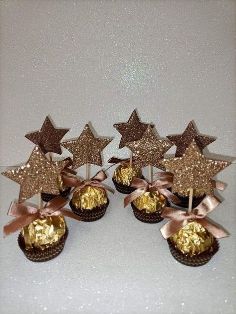 Ferrero Rocher Christmas Ideas, Ferrero Rocher Gift Ideas, New Years Eve Gifts, New Years Gift Ideas, New Years Diy, Ferrero Rocher Christmas, Boyfriend Valentines Day Gifts, Boyfriend Valentines Day, Boyfriend Valentines