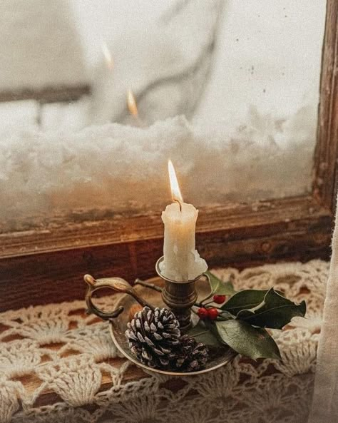 Dark Academia Christmas, Winter Solstice Party, Cottagecore Christmas, Happy Winter Solstice, Dark Christmas, Cottage Christmas, Natural Christmas, Christmas Inspo, Old Fashioned Christmas