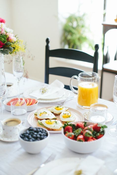 brunch hard Bridesmaid Brunch, Menu Sarapan Sehat, Breakfast Table Setting, Breakfast And Brunch, Family Breakfast, Photo Style, Morning Breakfast, Breakfast Table, Perfect Breakfast