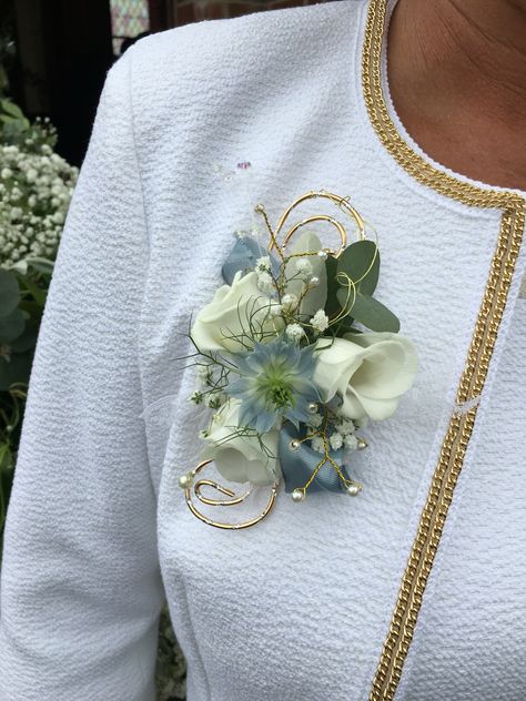 Bridesmaid corsage