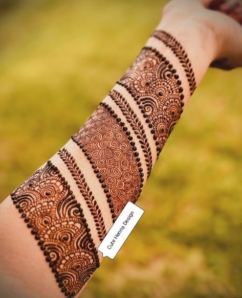 Back Side Mehendi Design Simple, Front Side Mehndi Design, Finger Mehendi Design, Side Mehndi Design, Finger Mehendi, Front Mehndi Design, Mehndi Designs Bridal Hands, Full Hand Mehndi, Realistic Sketch