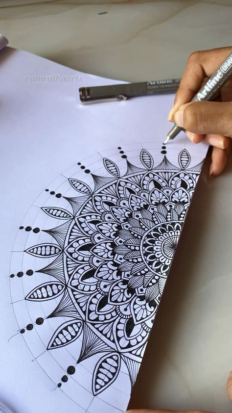 Room Decor Ideas Diy, Easy Mandala Drawing, Mandala Art Therapy, Zen Doodle Art, Simple Mandala, Mandala Design Pattern, Mandala Art Lesson, Mandala Artwork, Easy Doodle Art