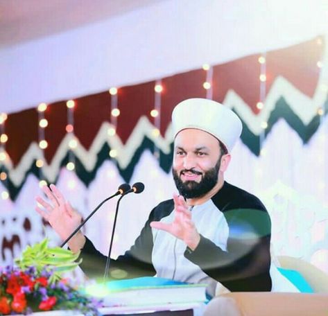 Saqib Raza Mustafai Pics, Peer Saqib Shami, Saqib Shami, Islamic Scholars, Khuda Aur Mohabbat, Lion Photography, Clip Hairstyles, Photo Pose For Man, Islamic Wallpaper