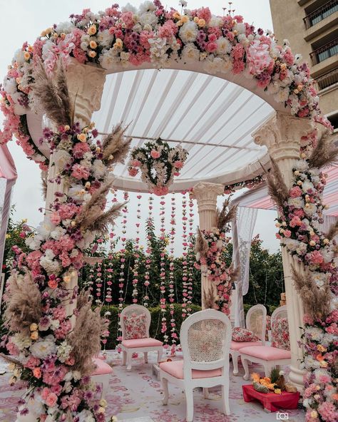 We bring to you some of the most jaw dropping and breathtaking mandap Decor ideas for an extravagant affair to remember! Mandap Decoration At Home, Simple Mandap, Mandap Decoration Ideas, Wedding Mandap Decoration, Indian Mandap, Vidhi Mandap, Indian Wedding Mandap, Floral Mandap, Shaadi Decor