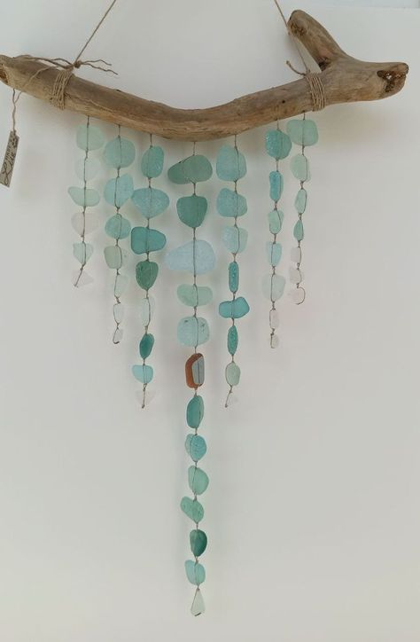 Sea Glass Diy, Crystal Suncatchers Diy, Sea Glass Art Diy, Wind Chimes Homemade, Sea Glass Art Projects, Beach Glass Crafts, Driftwood Art Diy, Driftwood Projects, Driftwood Wall Art