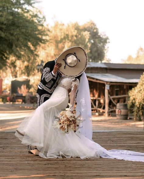 Charro Wedding Dress, Ranchero Wedding, Charro Wedding Ideas, Mariachi Wedding, Relashionship Goals, Rancho Wedding, Traditional Mexican Wedding, Charro Wedding, Vintage Mexican Wedding