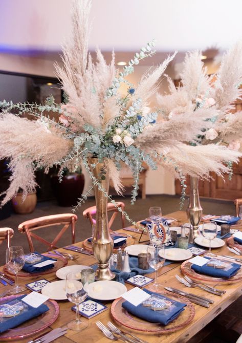 Blue And Copper Southwest Wedding In The Desert #tabledecor #weddingflowers #tallcenterpieces #weddingchicks Party Color Ideas, Blue And Copper Wedding, Green And Gold Party, Green Boho Wedding, Desert Love, Designer Showroom, Wedding Copper, Harvest Dining Table, Wedding Arizona