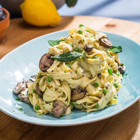 Sunny's Easy Mushroom, Peas and Pasta with 1-2-3 Alfredo Sauce by Sunny Anderson Ravioli Meals, Recipe Alfredo Sauce, Peas And Pasta, Peas Pasta, Mushroom Alfredo, Fettuccini Alfredo, Fried Sage, Do It Yourself Nails, Sunny Anderson