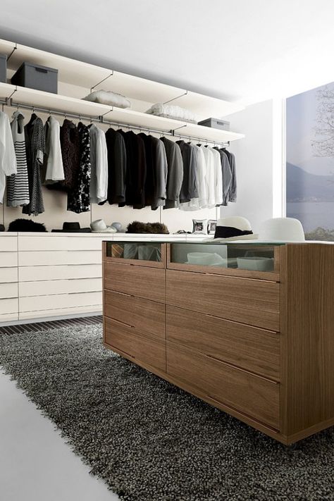 Exclusive Walk-In Wardrobe Offers Stunning Modular Adaptability Modern Walk In Closet, Walk In Closet Ideas, Dressing Room Mirror, Front Closet, Messy Closet, Closet Island, Ikea Closet, Walking Closet, Walk In Closet Design