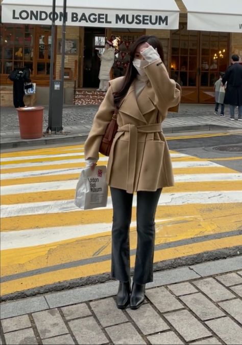 Asian Trench Coat Outfit, Coat Outfit Korean, Winter Outfit Asian, Short Trench Coat Outfit, Coat Winter Outfit, Twenty Fine, Clothes Board, Korean Outfit Street Styles, Trench Coat Outfit