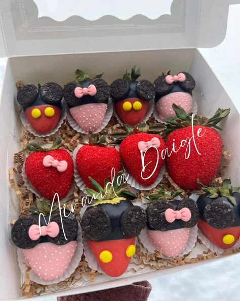 Minnie Mouse Chocolate Covered Strawberries, Minnie Mouse Strawberry Covered, Mickey Chocolate Covered Strawberries, Chocolate Strawberries Designs, Minnie Mouse Chocolate Strawberries, Mickey Strawberries, Mickey Mouse Chocolate Strawberries, Mickey Mouse Strawberries, Chocolate Covered Strawberries Theme