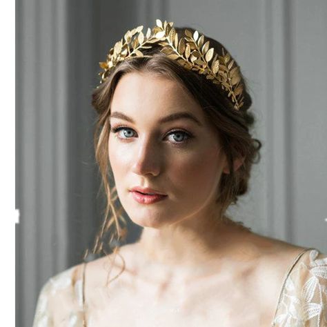 Greek Goddess Jewelry Hair Accessories, Athena Hairstyles Goddesses, Yule Makeup, Greek Goddess Makeup Look, Greek Goddess Accessories, Athena Goddess Costume, Greek Goddess Photoshoot, Greek Goddess Crown, Goddess Hairstyle