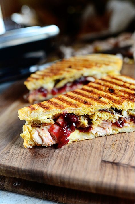 Leftover Thanksgiving Panini ~ Ree Drummond -- this is seriously my perfect sandwich! I would leave off the cheese Yum!!! Thanksgiving Panini, Turkey Panini, Leftover Thanksgiving, Panini Recipes, Pumpkin Smoothie, Leftover Turkey Recipes, Turkey Gravy, Thanksgiving Leftovers, Grilled Sandwich