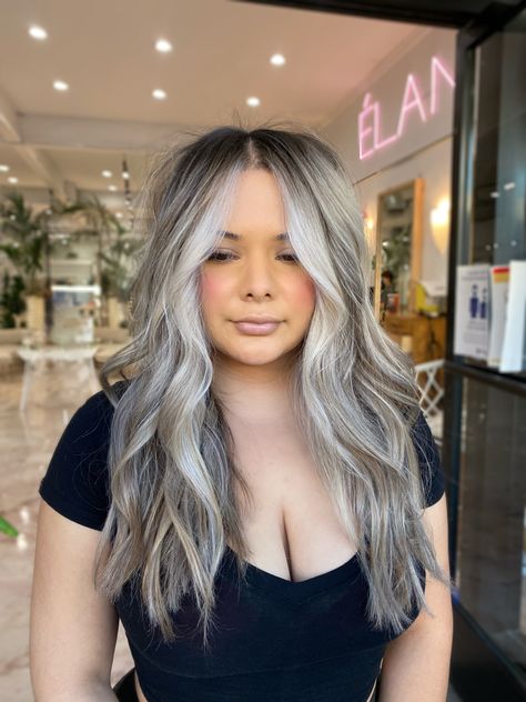 Icy Mushroom Blonde Hair, Ashy Lowlights, Ashy Bayalage, Silver Balayage Hair, Ash Blonde Hairlights, Winter Hair Color Blonde, Dimensional Mushroom Blonde, Ashy Silver Balayage, Brown And Ash Blonde Hair