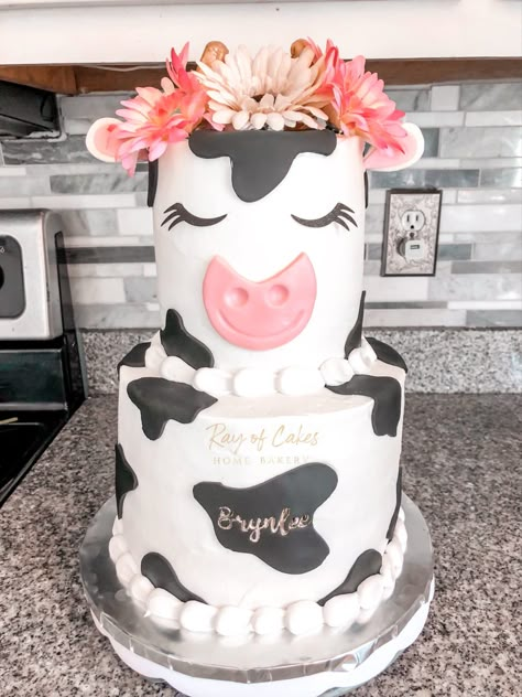 2 tier cow cake flowers Pink Cow Cake Ideas, Holstein Cow Cake, Two Tier Cow Cake, Cow Cake With Flowers, 2 Tier Cow Cake, Cow Birthday Party Cake, Cow Print Bday Party, Fluffy Cow Birthday Party, Cow Print Cakes Birthday