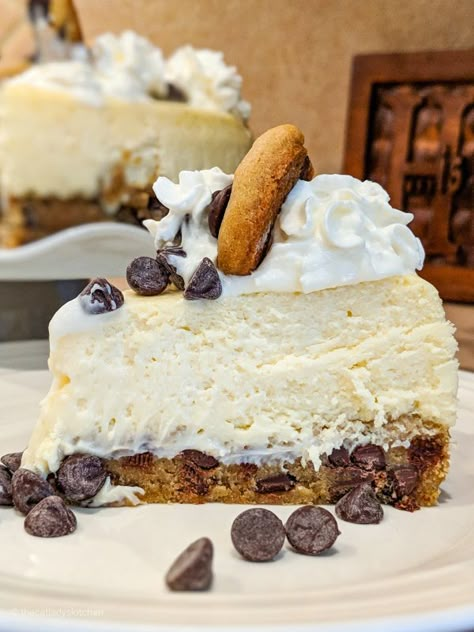 Cookie Cake Cheesecake, Cheesecake With Chocolate Chip Cookie Crust, Chocolate Chip Cookies Cheesecake, Chocolate Cookie Cheesecake, Chocolate Chip Cookie Cheesecake Recipes, Cheesecake With Cookie Dough Crust, Chocolate Chip Cookie Crust Cheesecake, Cookie Dough Crust Cheesecake, Chocolate Chip Cheesecake Cake