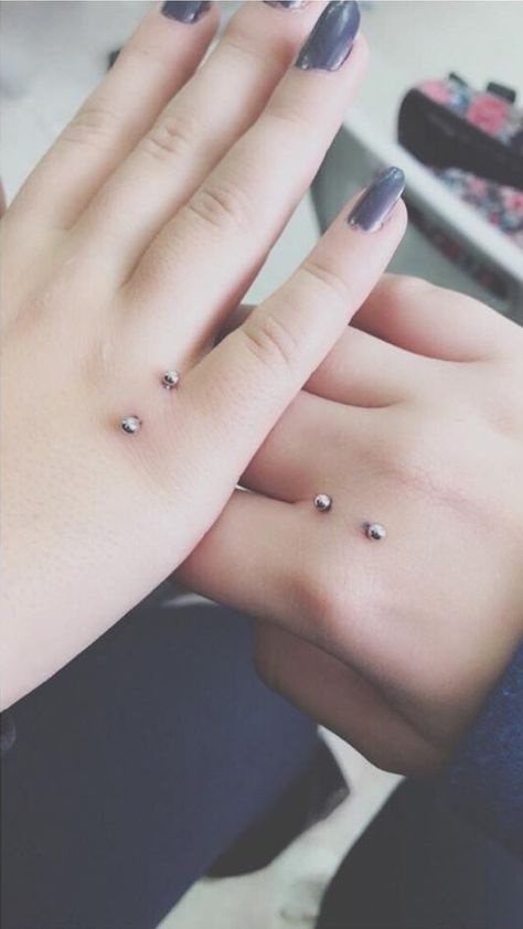 Finger Piercing, Hand Piercing, Goth Wedding, Cute Piercings, Dermal Piercing, Piercing Tattoo, Body Mods, Piercing Jewelry, Tattoos And Piercings