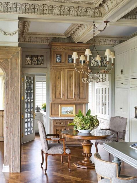 French Provincial Home, French Style Interior, Provincial Home, European Style Homes, French Provincial Style, Curved Walls, French Country House, Co Design, Small Dining