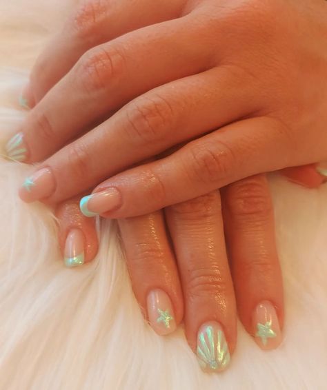 Shells & starfish love this under the sea 🌊 #biabnails #chromenails #seathemenails #nailartaddict #naildesigns Sea Shell Nails, Under The Sea Nails, Starfish Nails, Sea Nails, Hoco Nails, Sea Theme, Chrome Nails, Starfish, Nail Inspo