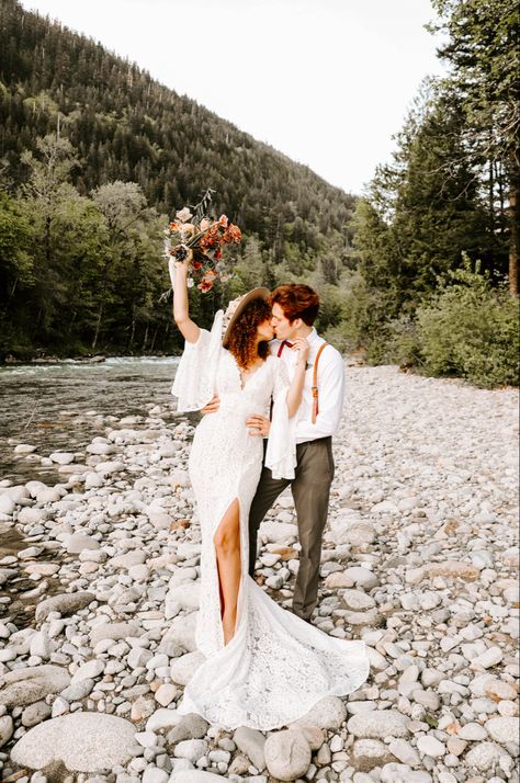 River Side Wedding Ideas, River Elopement, Wedding Dress Aesthetic, River Side, River Wedding, Pnw Wedding, Authentic Wedding, Photography Styles, Wedding Pic