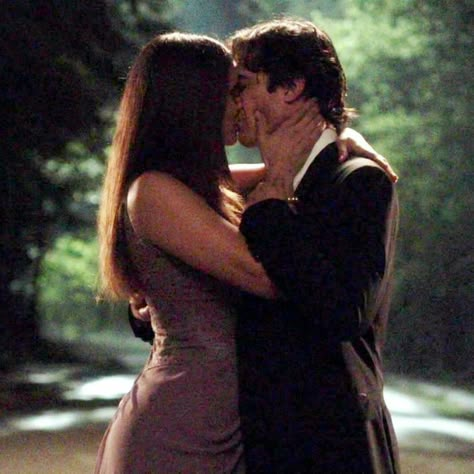 Damon Elena, Damon And Elena, Vampire Diaries Universe, Elena Gilbert, Ian Somerhalder, Vampire Diaries The Originals, Nina Dobrev, Damon Salvatore, The Vampire Diaries