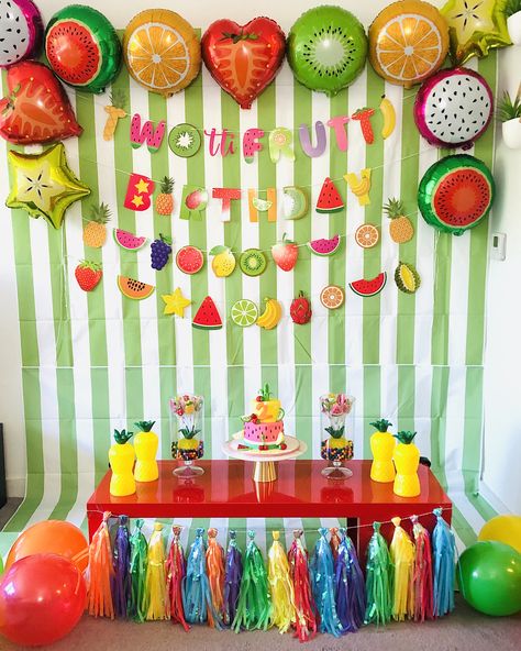 Fruit Birthday Party Ideas, Fruit Birthday Party Theme Decorations, Fruits Theme Birthday Party, Tutti Frutti Birthday Party Decorations, Tutti Fruity Party, Birthday Party Paper Decorations, Fruit Party Decorations, Tutti Frutti Birthday Party, Tutti Frutti Party