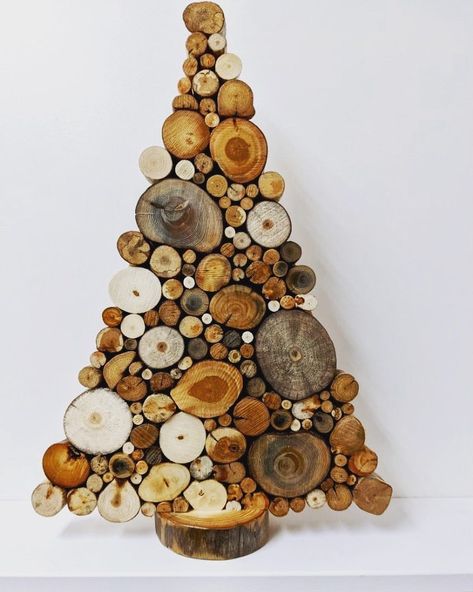 Woodpile Tree Rustic Decor Reclaimed Wood Art - Etsy Christmas Items To Sell, Log Slice Crafts, Tree Trunk Decor, Trunk Decor, Handmade Christmas Gifts Diy, Winter Diy Crafts, Driftwood Art Diy, Log Slice, Reclaimed Wood Art