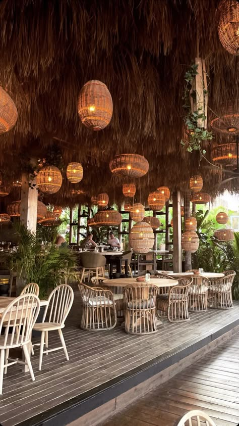 Bali Restaurant Design Interiors, Hawaii Restaurant Design, Bali Restaurant Design, Tropical Restaurant Design, Industrial Restaurant Interior, Tulum Bar, Wedding Night Outfit, Boho Restaurant, Lantern Restaurant