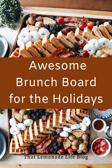 Brunch Office Party Ideas, Brunch Work Ideas, Winter Brunch Theme Ideas, Christmas Morning Breakfast Charcuterie, Holiday Brunch Board, Christmas Brunch Bar Ideas, Christmas Brunch Ideas Party Holidays, Brunch Xmas Ideas, Breakfast For Work Party