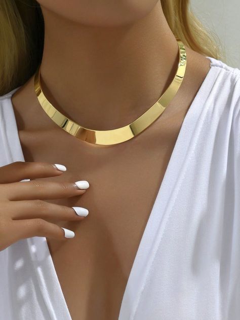 1pc Personalized Exaggerated Metallic Collar Necklace For WomenI discovered amazing products on SHEIN.com, come check them out! Womens Chokers, Gold Collar, Watches Women Fashion, Collar Necklace, Necklace For Women, Amazing Products, All Fashion, Womens Jewelry Necklace, Women Clothes Sale