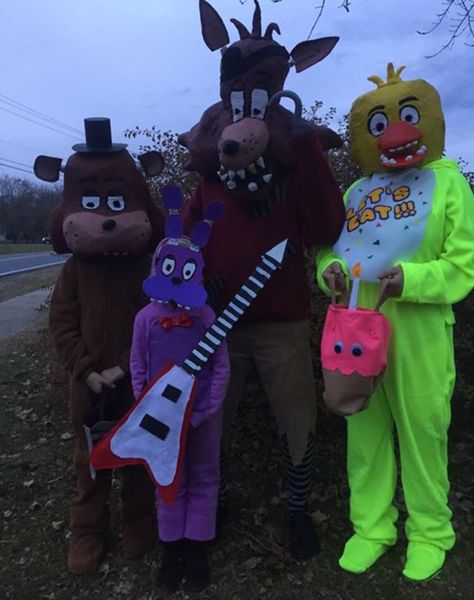 Family costumes! Group Horror Halloween Costumes, 4 People Funny Pictures, Fnaf Group Costume, Costume For Group Of 4, Four People Costumes, 4 People Costumes, Four People Halloween Costumes, Group Of 4 Costumes, Halloween Costumes 4 People